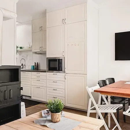 Dinbnb Homes I Idyllically Located 4-bedroom