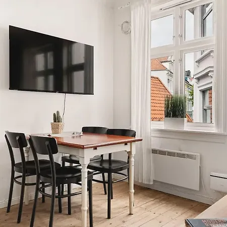 Dinbnb Homes I Idyllically Located 4-bedroom *